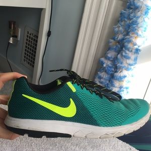Size 9.5 Nike Flex Experience RN 5